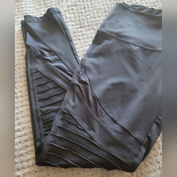 Aerie Black High-Waisted Leggings - Picture 2 of 9